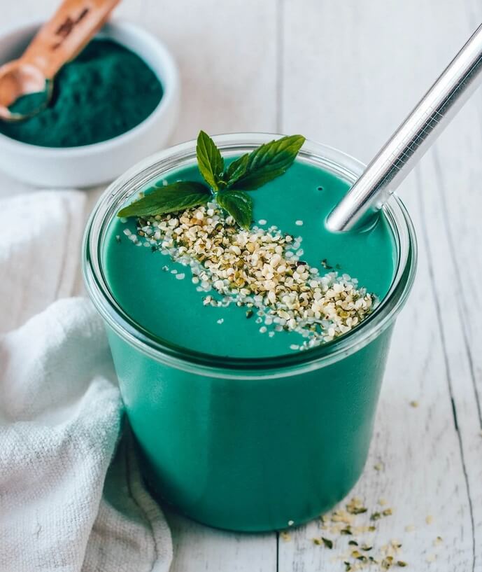 spirulina koktejl